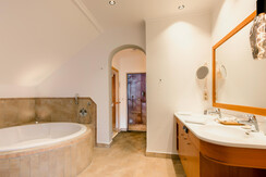 511 Gartensuite Bad2