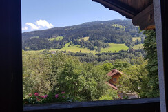 Zimmer mit Balkon