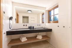 Double vanity in the bathroom