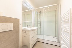 Badezimmer mit Dusche