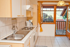 Küche mit Balkonblick