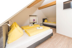 Ferienwohnung-Zimmer-Yassi-Zimmer201-Murtal