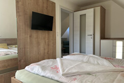 2. Schlafzimmer im Obergeschoss