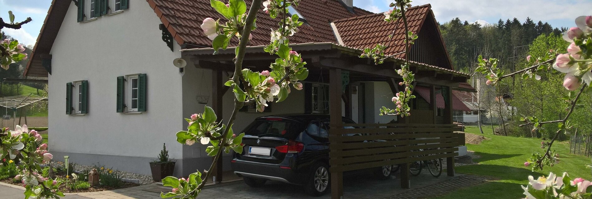 Ferienhaus Am Bach mit Carport