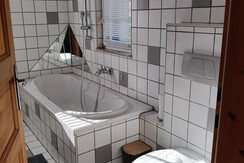 Badewanne und WC
