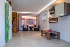 Fitnessraum mit Infrarotkabine