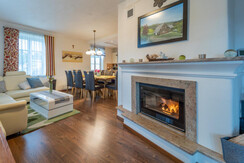 Kamin mit Wohn- und Esszimmer