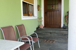 Überdachter Eingangsbereich