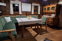 Eingangsbereich der Hinterhabneralm in der Dämmeru