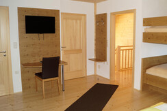 Vierbettzimmer -  2 Doppelbett  und Stockbett