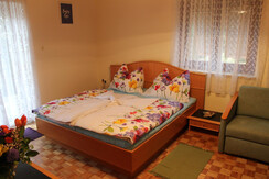 Erdgeschoss Schlafzimmer mit Terrassenzugang