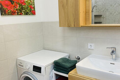 Badezimmer mit Waschmaschine
