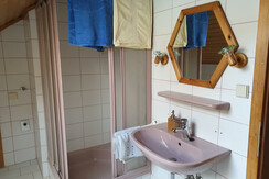 Badezimmer im Obergeschoss