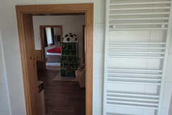 Badezimmer, Blick Wohnzimmer