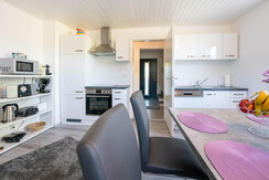 Ferienhaus Treissmann Küche und Essbereich