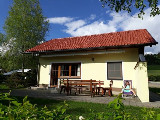 Ferienhaus mit Terasse am See - Mühlen | © Camping am Badesee