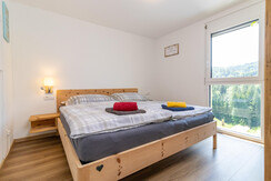 Schlafzimmer mit Doppelbett