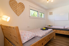 Schlafzimmer mit 2 Einzelbetten