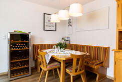 Essbereich mit Weinkühlschrank