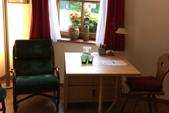 11 Spiel- & Schreibtisch