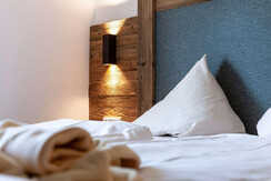 Ferienwohnung Grundlsee, Grundlsee, Bett