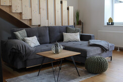 Wohnbereich mit ausziehbarer Couch