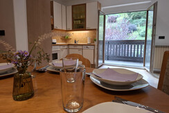 Esstisch Blick Balkon 1