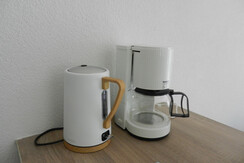 Wasserkocher und Filterkaffeemaschine