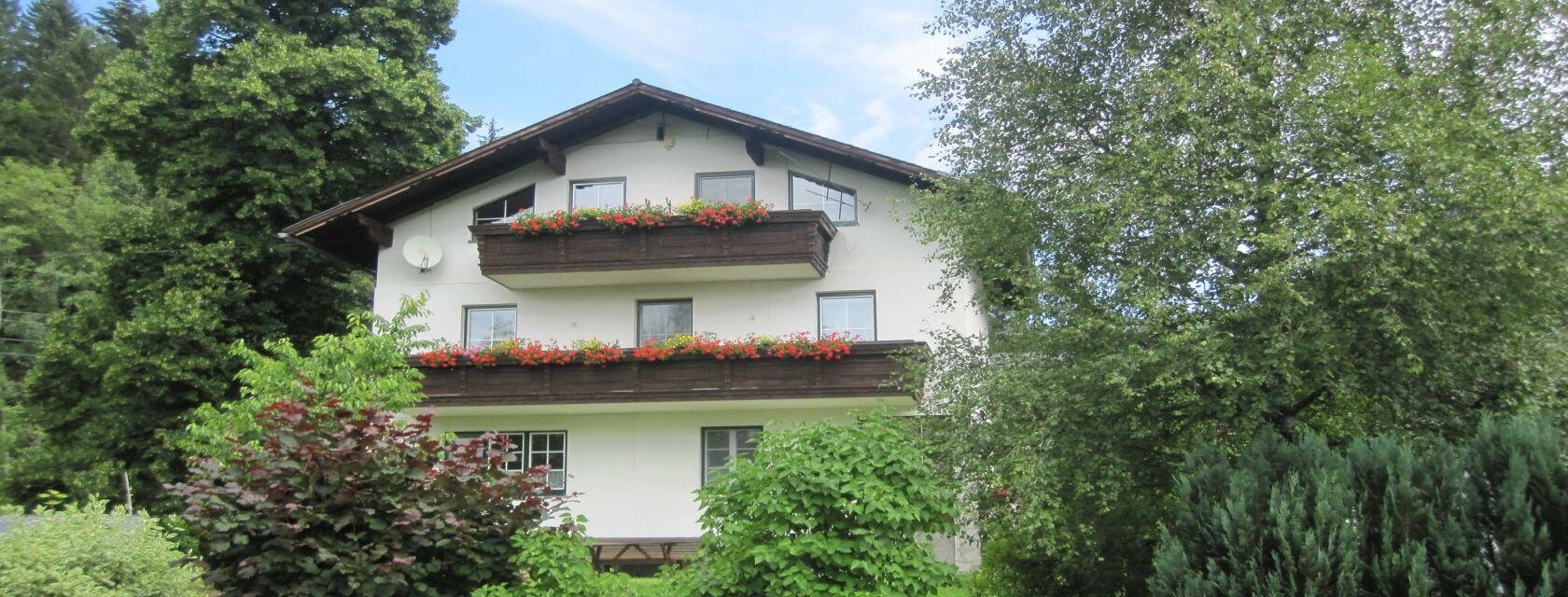 Ferienwohnung Szöky, Außenansicht im Sommer