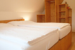 Das Schlafzimmer mit Doppelbett