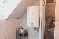 Badezimmer mit Dusche