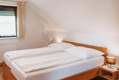 Das Schlafzimmer mit Doppelbett