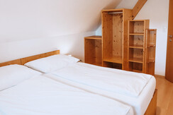 Das Schlafzimmer mit Doppelbett