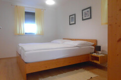 Das Schlafzimmer mit Doppelbett