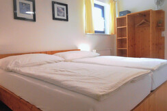 Das Schlafzimmer mit Doppelbett