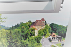 Blick aus der Ferienwohnung zum Schloss Seggau