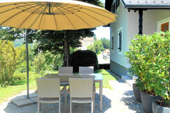 Terrasse beim Eingangsbereich