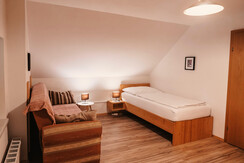 Zweites Schlafzimmer / Einzelbettbett&Ausziehsofa