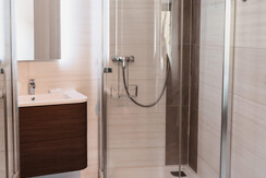 Badezimmer mit Dusche