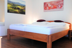 Schlafbereich mit bequemen Doppelbett