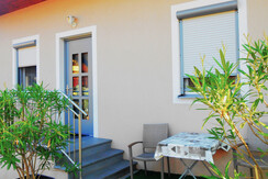 Terrasse beim Eingangsbereich