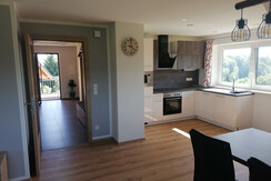 Panorama Wohnung Küchenzeile und Essbereich