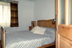 Apartment Falkenbach - bedroom with double bed