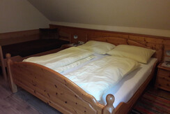 Schlafzimmer (1 Doppelbett, 1 Einzelbett)