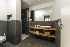 Top 1 Masterroom bathroom