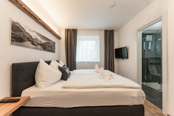 Top 1 Bedroom 2 with bathroom