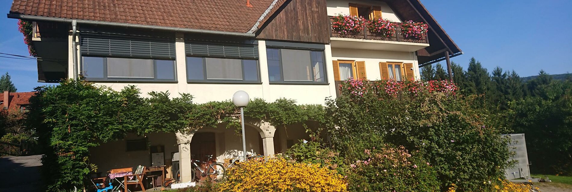 Unser Gästehaus im Sommer
