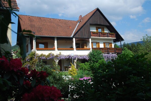 Gästehaus im Frühling | © Deutschmann