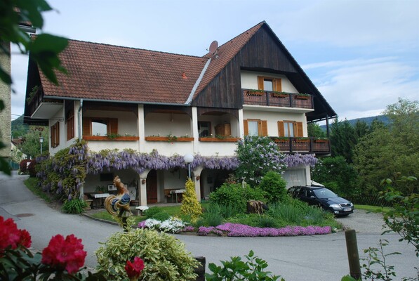 Gästehaus im Frühling | © Deutschmann