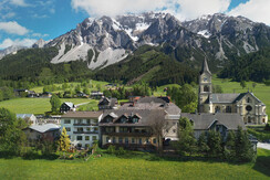 Haus Herma mit Dachsteinkulisse